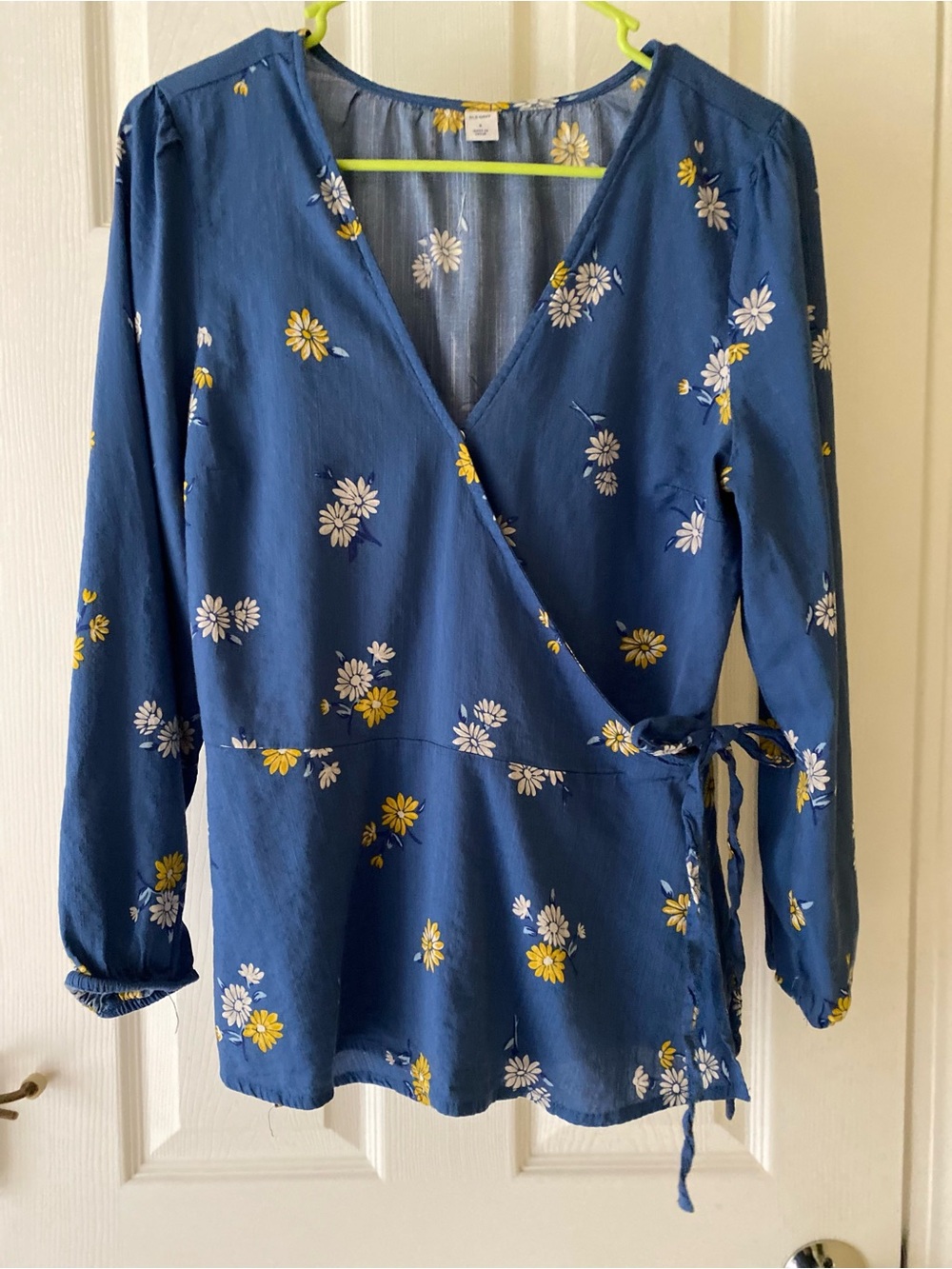 Old Navy Blue Floral Wrap Blouse (Size S)